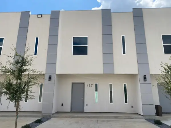 1011 Emerald Valley Dr., Laredo, TX 78043