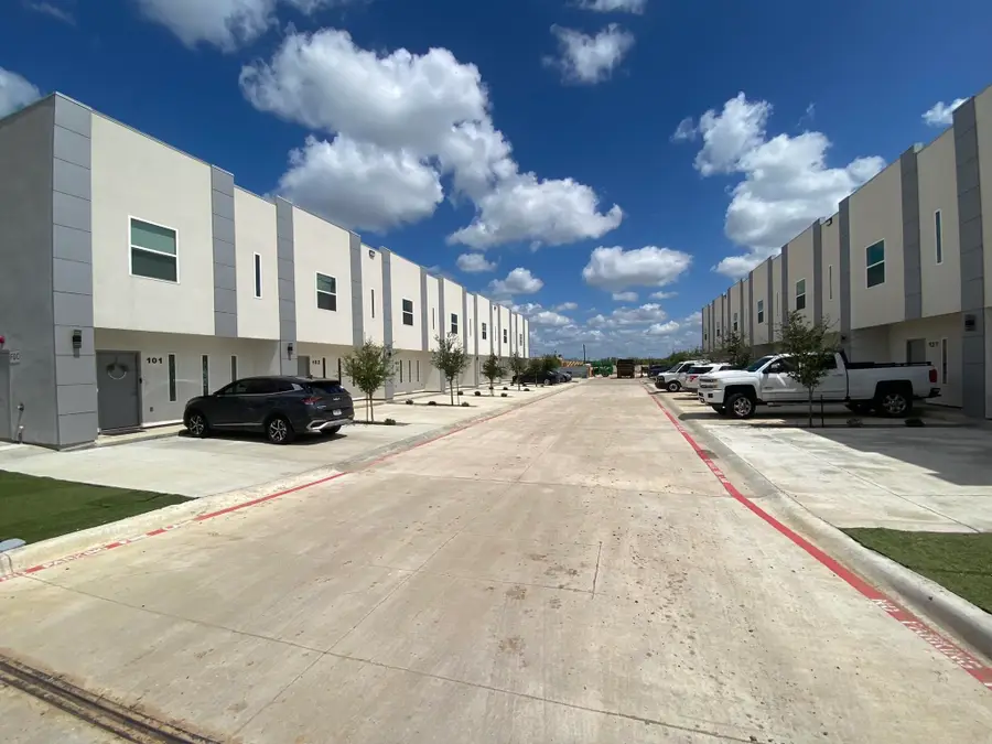 1011 Emerald Valley Dr., Laredo, TX 78043 - #2