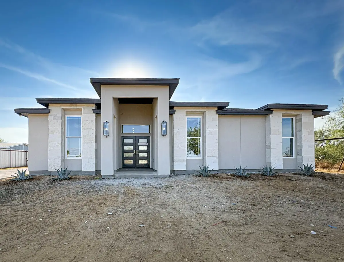 134 Riverside Dr, Zapata, TX 78076 - #1