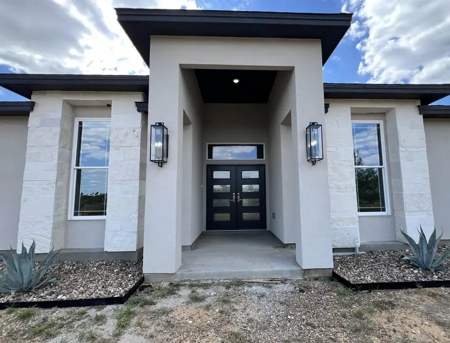 134 Riverside Dr, Zapata, TX 78076 - #3