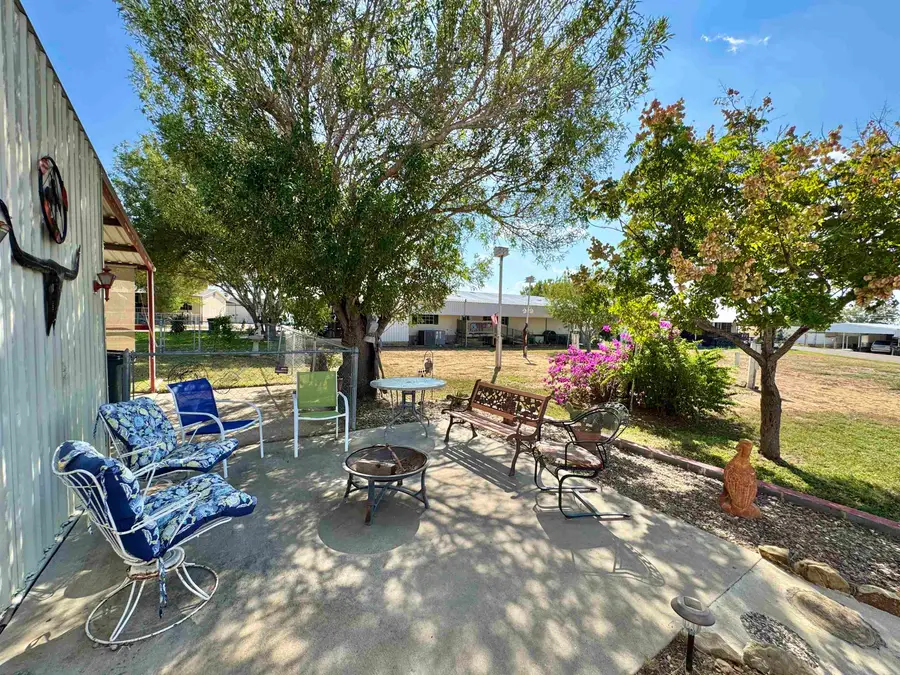 112 Autumn Ln., Zapata, TX 78076 - Image #2
