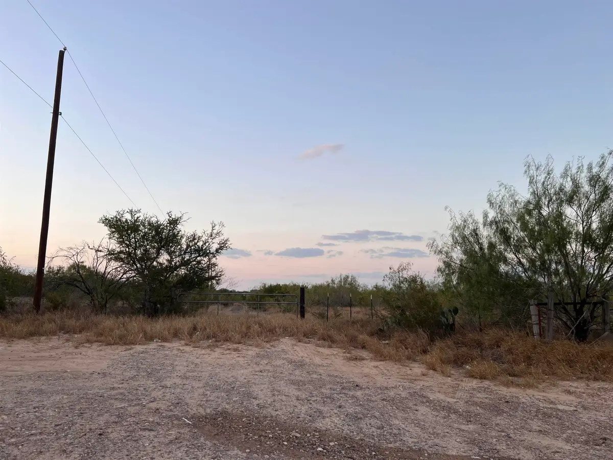 3203 Las Cruces Dr, Zapata, TX 78076 - Image #1