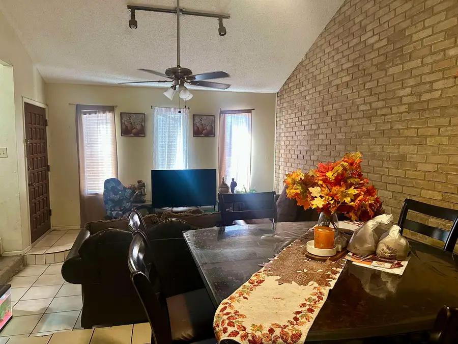 1414 E Hillside Rd, Laredo, TX 78041 - Image #3