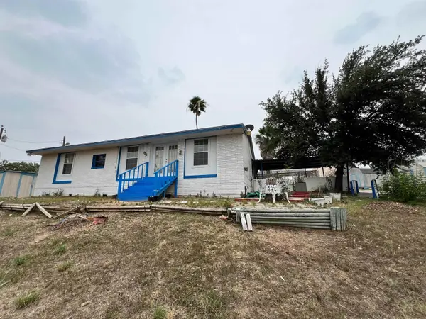 248 E Park Dr, Zapata, TX 78076