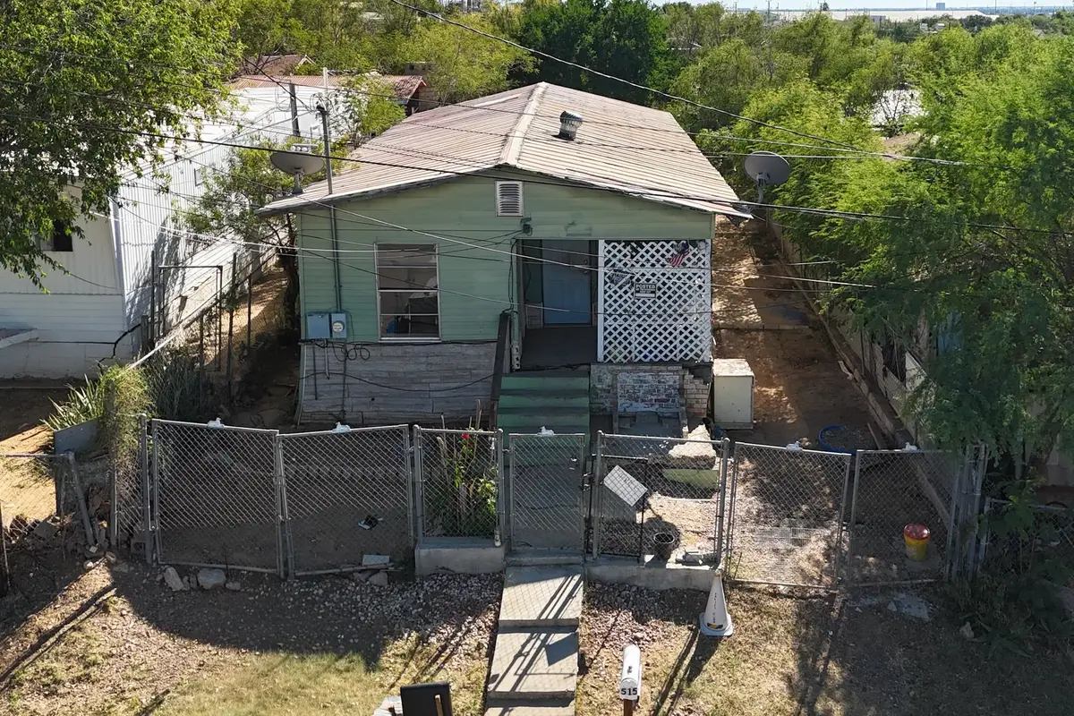 515 E Kearney St, Laredo, TX 78040 - Image #1