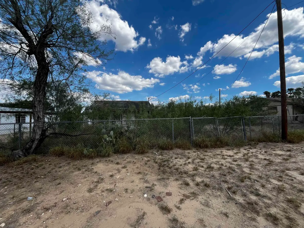 236 Lozano Rd, Zapata, TX 78076 - Image #1