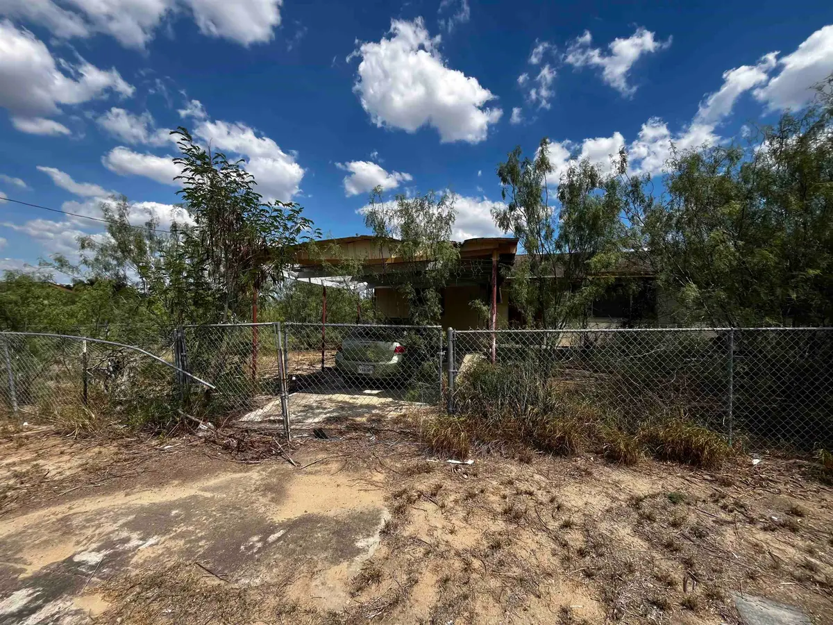 240 Lozano Rd, Zapata, TX 78076 - Image #1