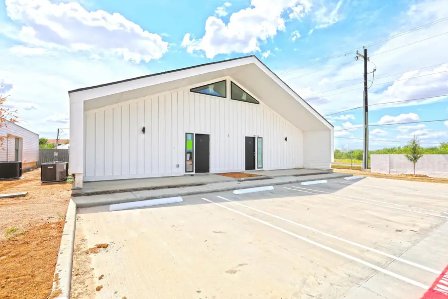 3911 Casa Blanca Lake Rd, Laredo, TX 78041 - Image #2