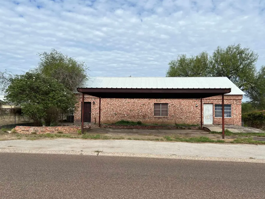 1406 Alamo St, Zapata, TX 78076 - Image #2