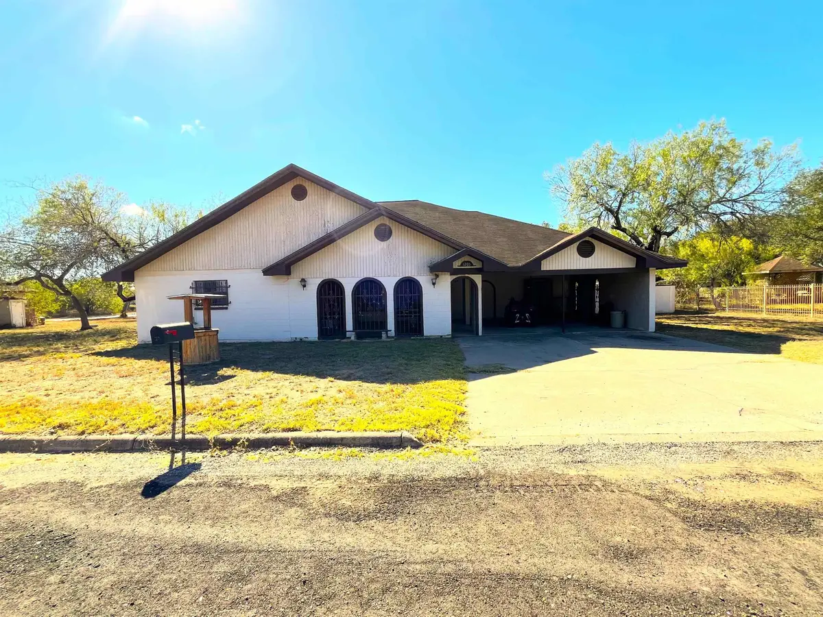1205 W Harald, Hebbronville, TX 78361-2313 - Image #1