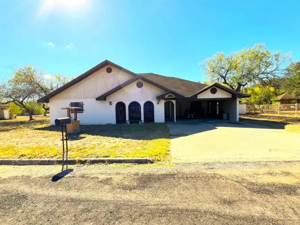 1205 W Harald, Hebbronville, TX 78361-2313