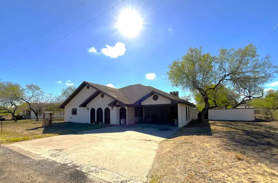 1205 W Harald, Hebbronville, TX 78361-2313 - Image #2