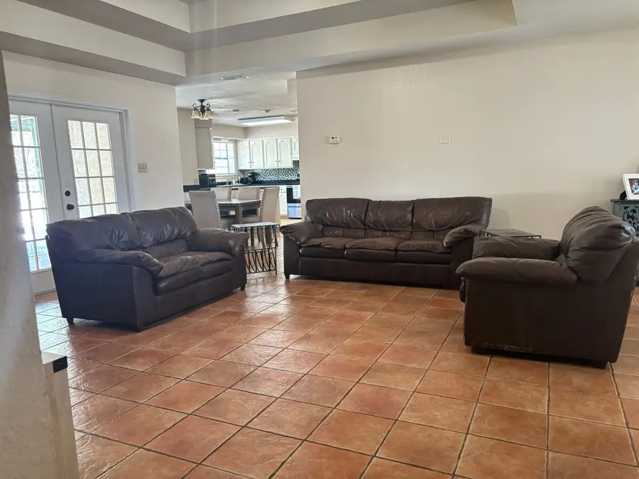 1304 Hunters View Cir, Laredo, TX 78045 - Image #3