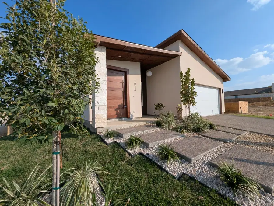 1813 Belgian Blue Lp., Laredo, TX 78046 - Image #2