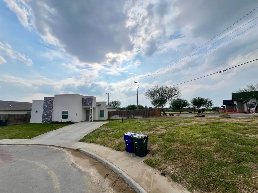 920 La Muralla St, Laredo, TX 78046 - Image #2