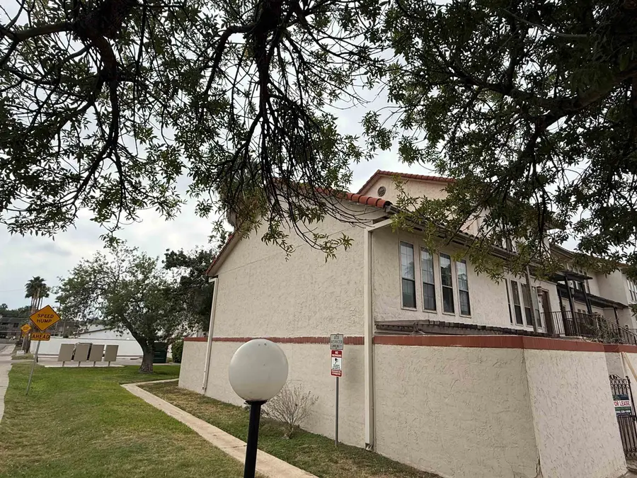 101 W Del Mar Blvd, Laredo, TX 78041 - Image #2