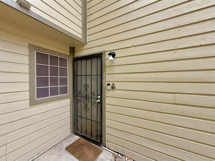 200 Martingale Ln, Laredo, TX 78045 - Image #2