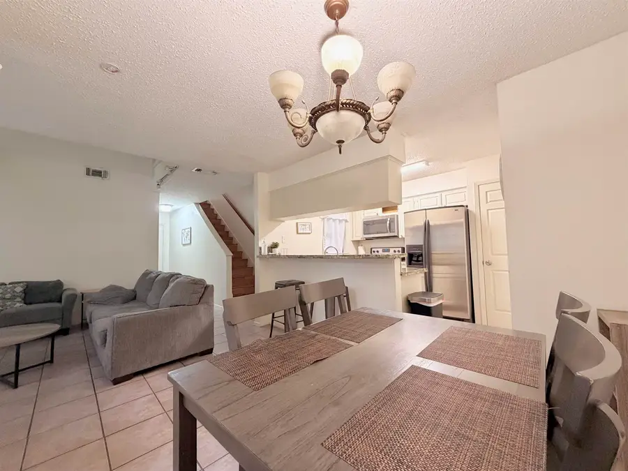 200 Martingale Ln, Laredo, TX 78045 - Image #3