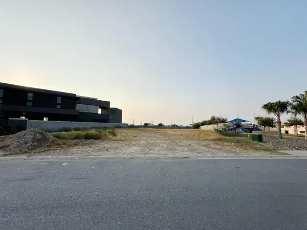 20 Finca Lp, Laredo, TX 78945