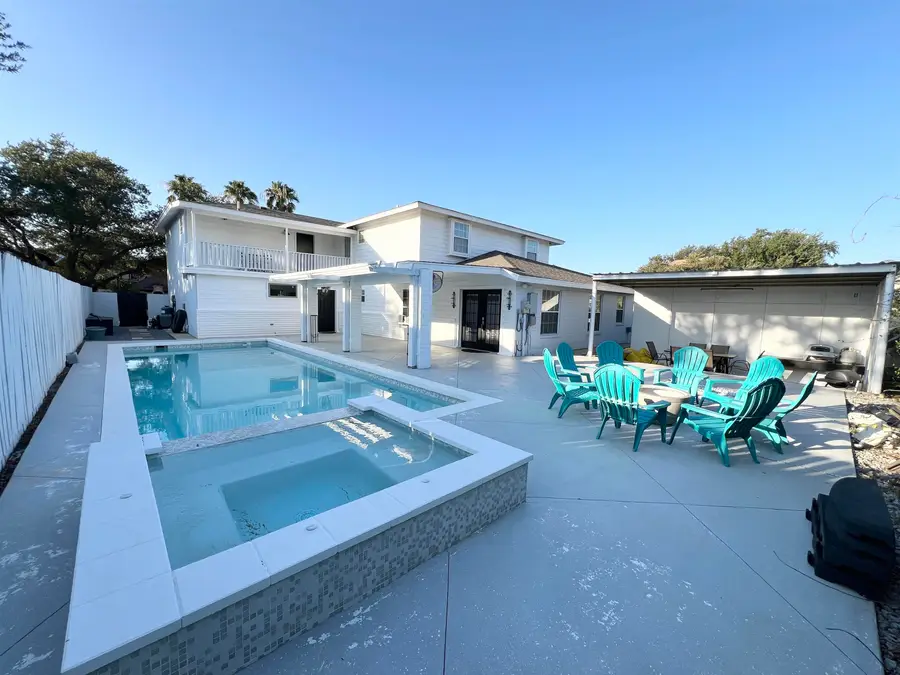 402 St Thomas Dr, Laredo, TX 78045-0000 - Image #2