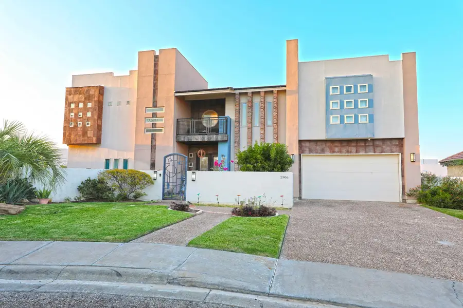 2906 Chaucer Dr, Laredo, TX 78041 - Image #2