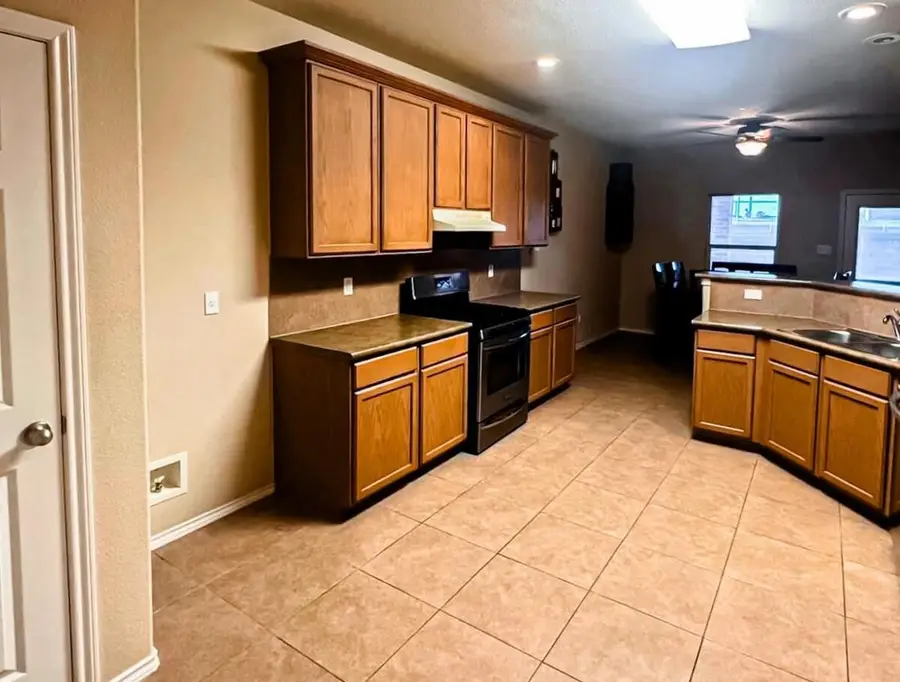 332 Kahlo Lp, Laredo, TX 78045 - Image #2