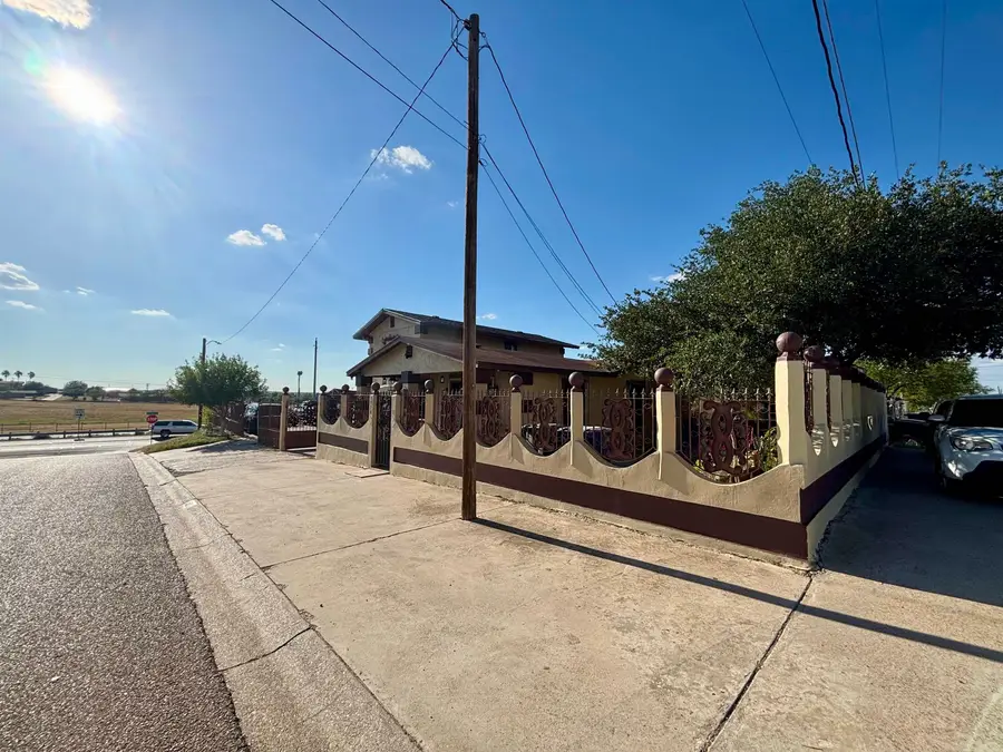 1820 Ireland St, Laredo, TX 78046 - Image #2