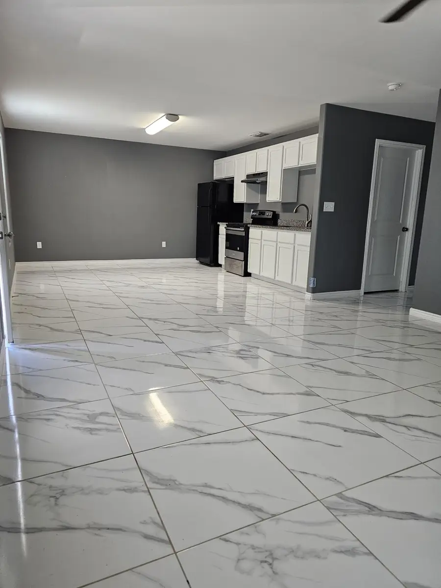 357 Riverhill Lp, Laredo, TX 78046 - Image #3