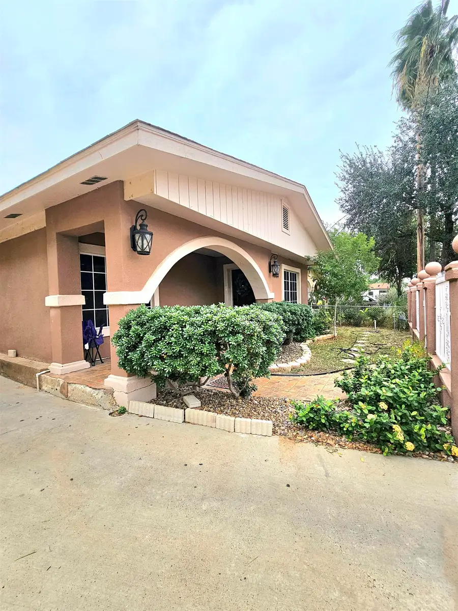 2703 Pecan St, Laredo, TX 78046 - Image #2