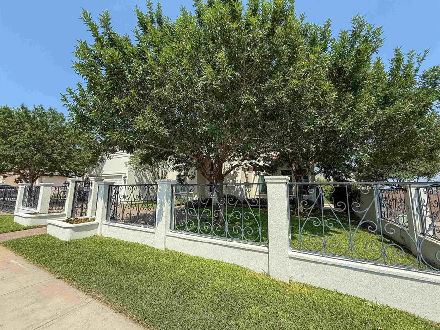 328 Lake Powell Dr, Laredo, TX 78043 - Image #3