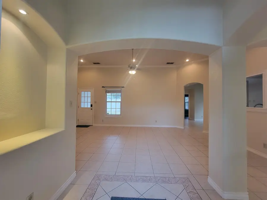 2012 Dona Luz Dr, Laredo, TX 78045 - Image #3