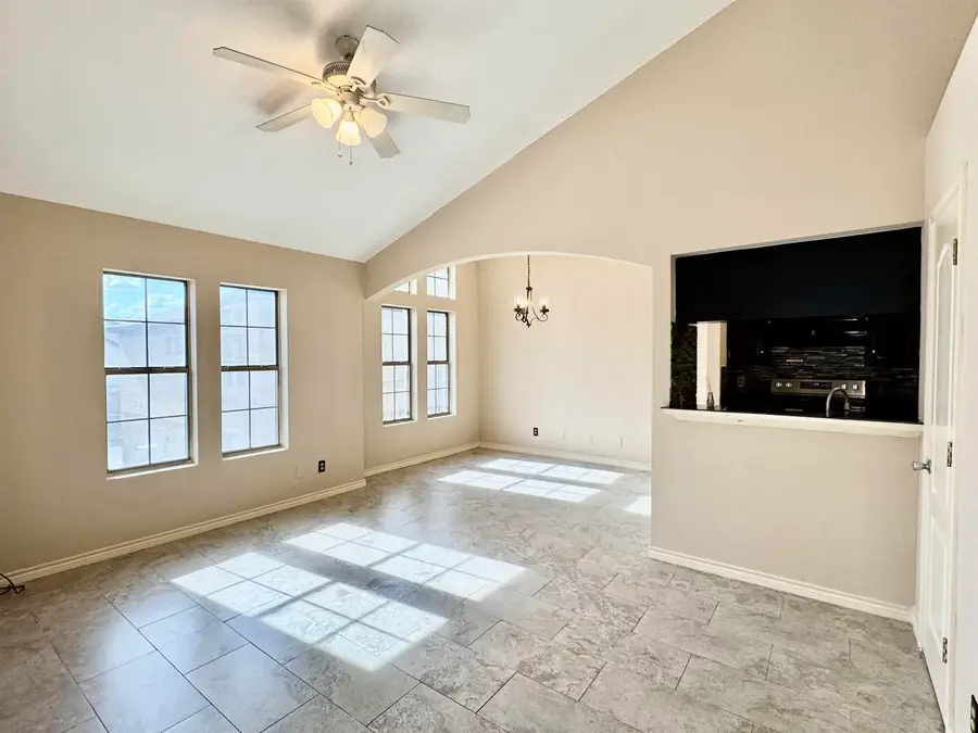 207 Martingale Ln, Laredo, TX 78041 - Image #2