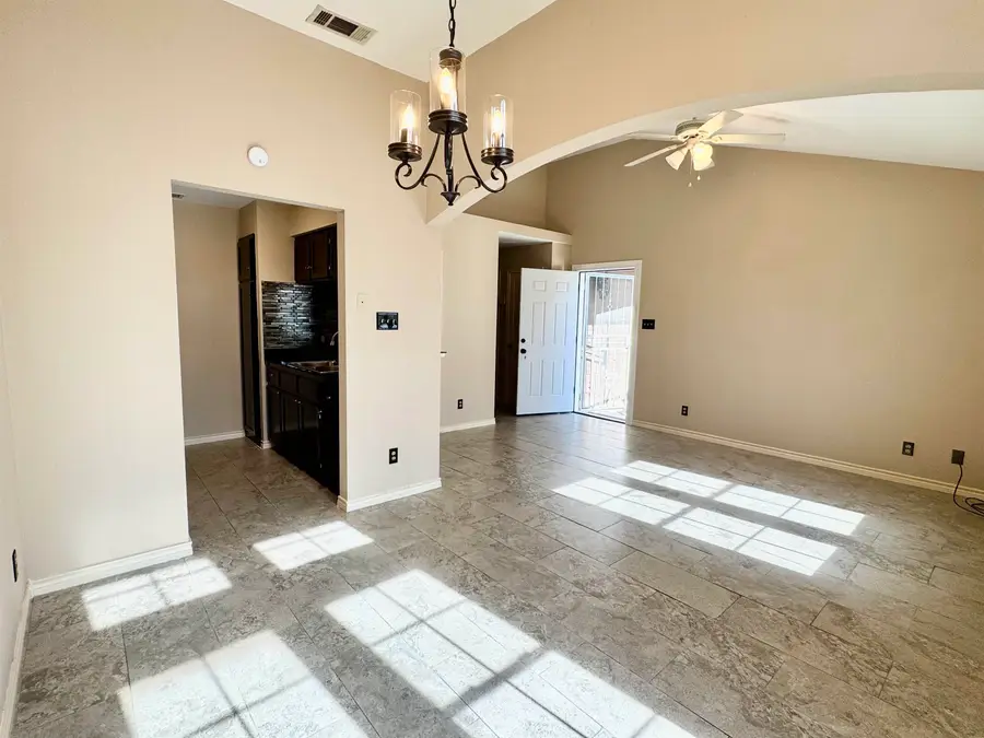 207 Martingale Ln, Laredo, TX 78041 - Image #3