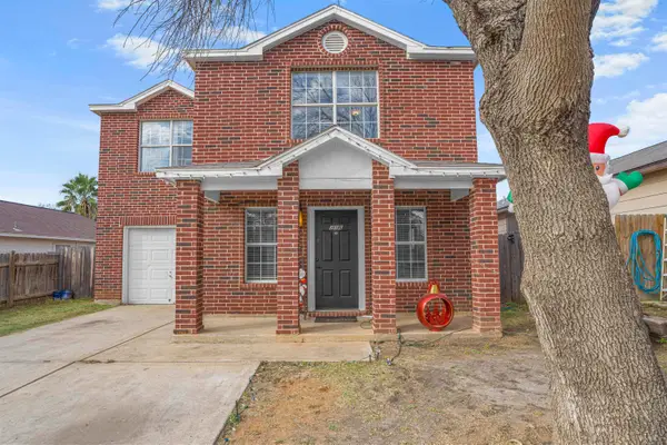 216 Red Cloud Dr, Laredo, TX 78045-4184