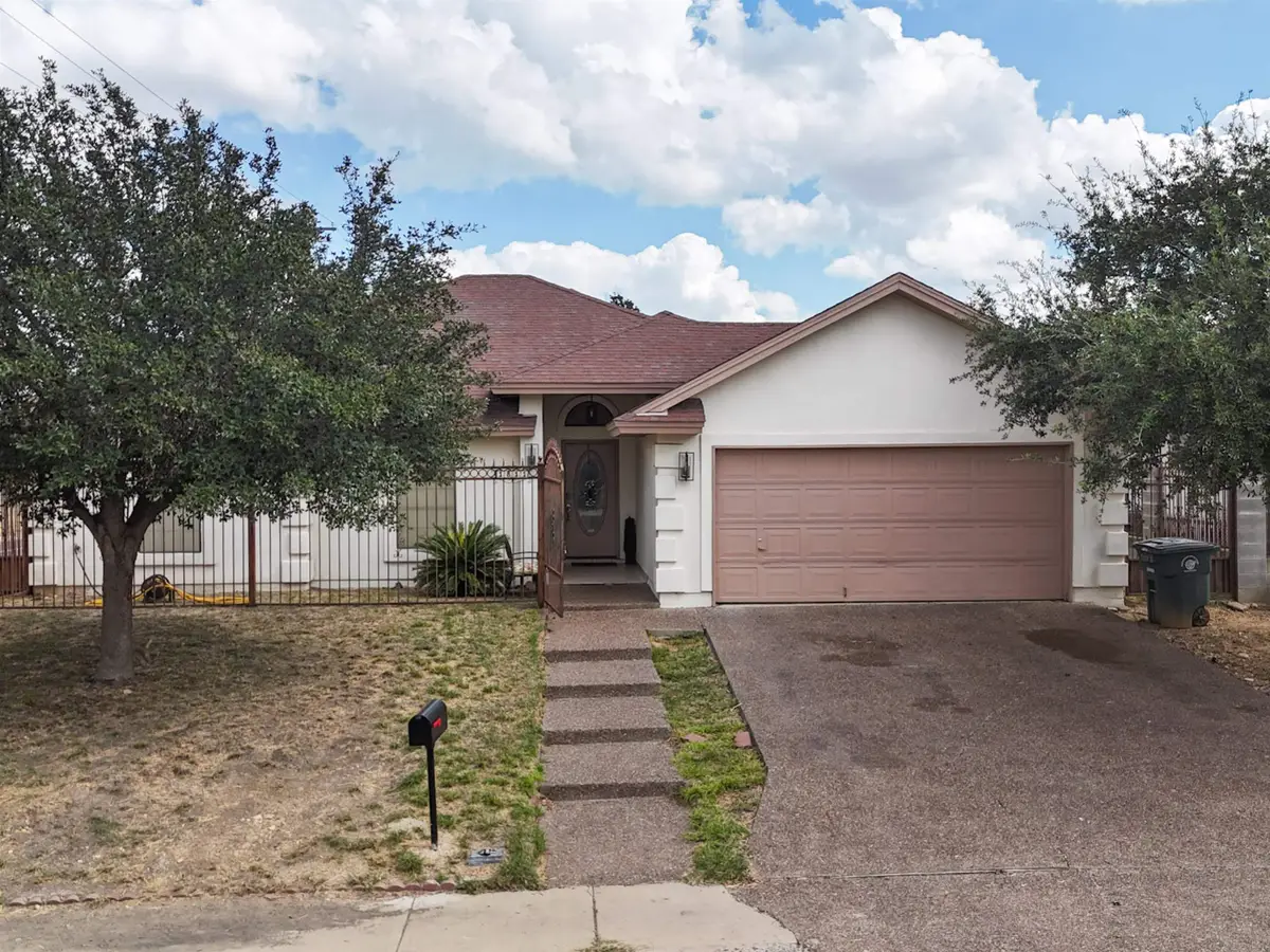 1811 Avenida Los Presidentes, Laredo, TX 78046 - Image #1