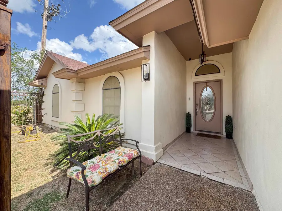 1811 Avenida Los Presidentes, Laredo, TX 78046 - Image #2