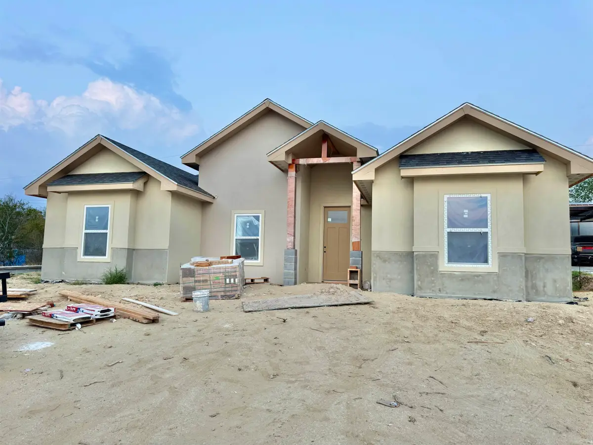 2138 Sunset Dr, Zapata, TX 78076 - Image #1