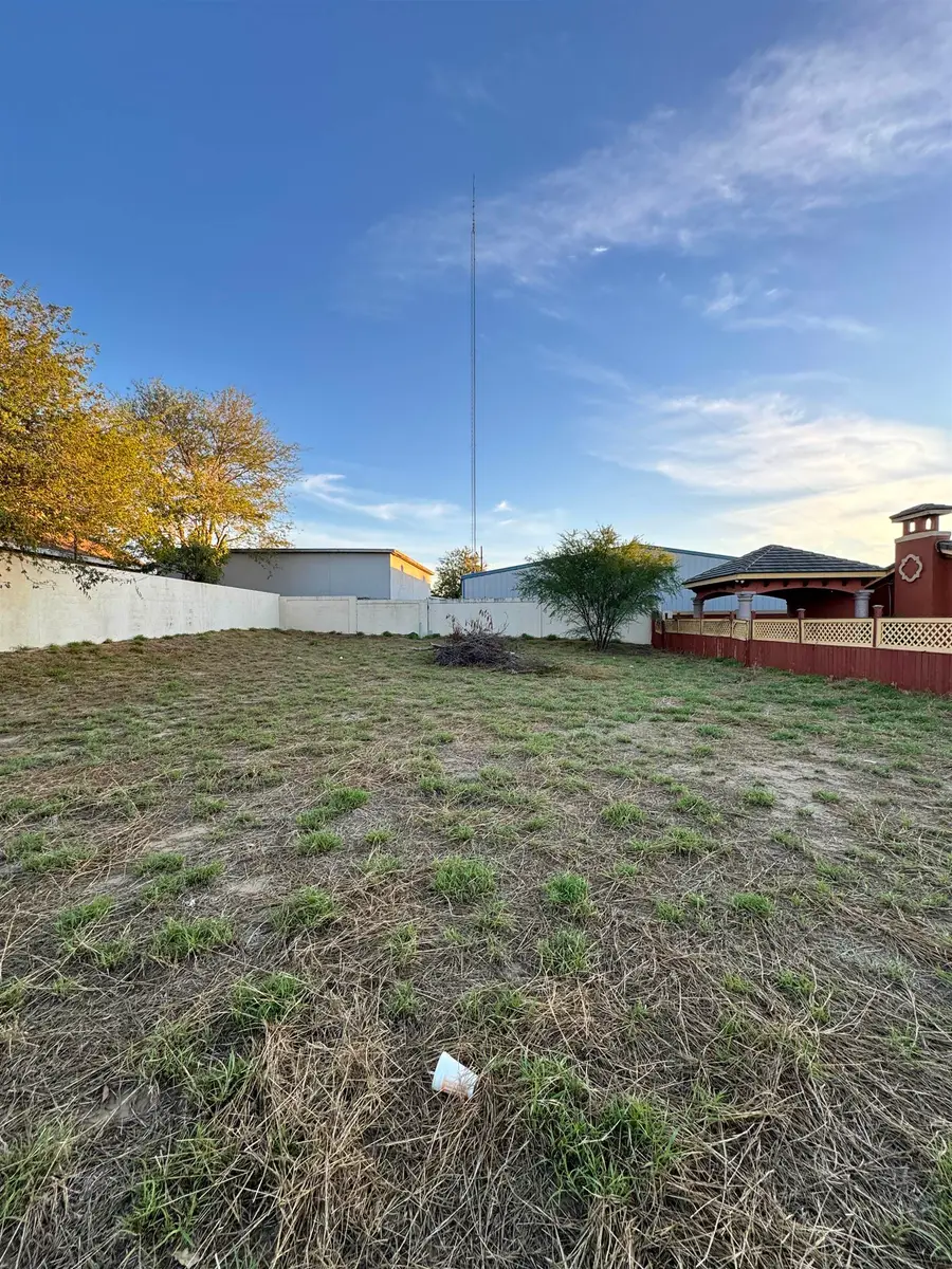103 Lamrick Cir, Laredo, TX 78046 - Image #2