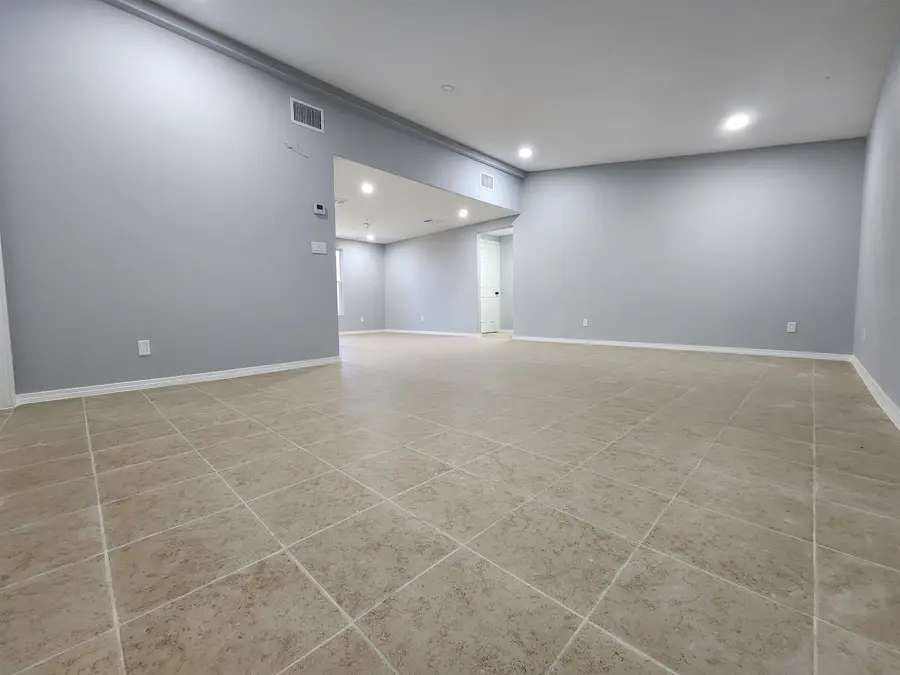 712 Independence Dr, Laredo, TX 78043 - Image #3