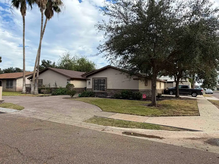 301 Esperanza Dr, Laredo, TX 78041 - Image #2