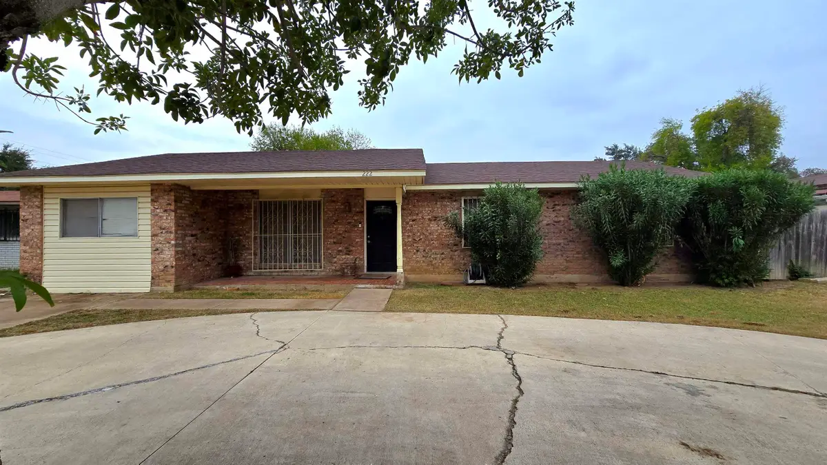 222 Esperanza Dr, Laredo, TX 78041 - Image #1