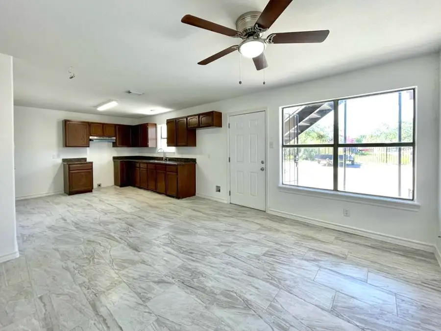 201 Masterson Rd, Laredo, TX 78046-8668 - Image #3