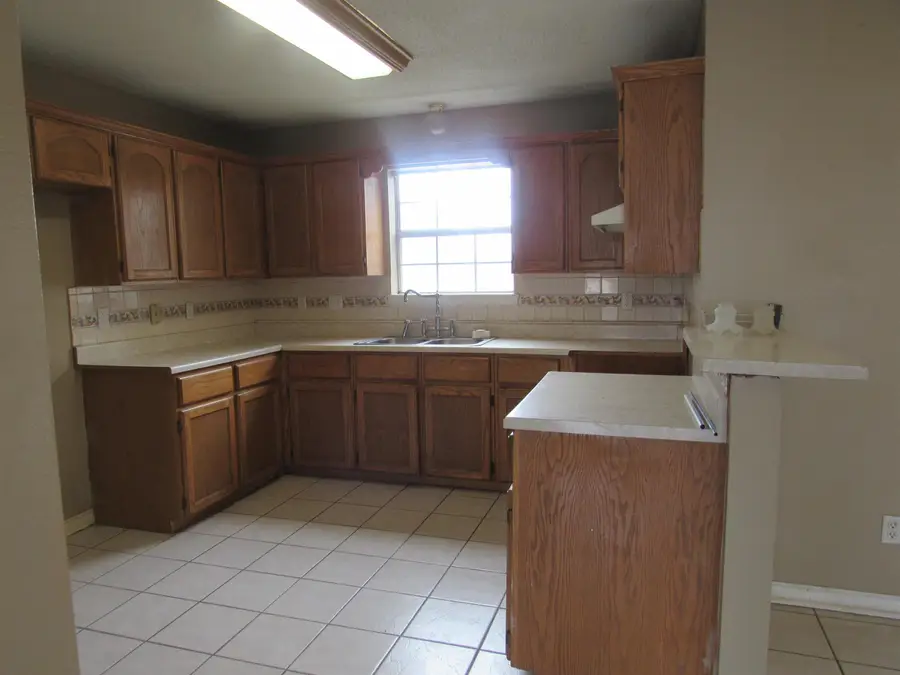 811 Wolf Creek Dr, Laredo, TX 78045 - Image #3