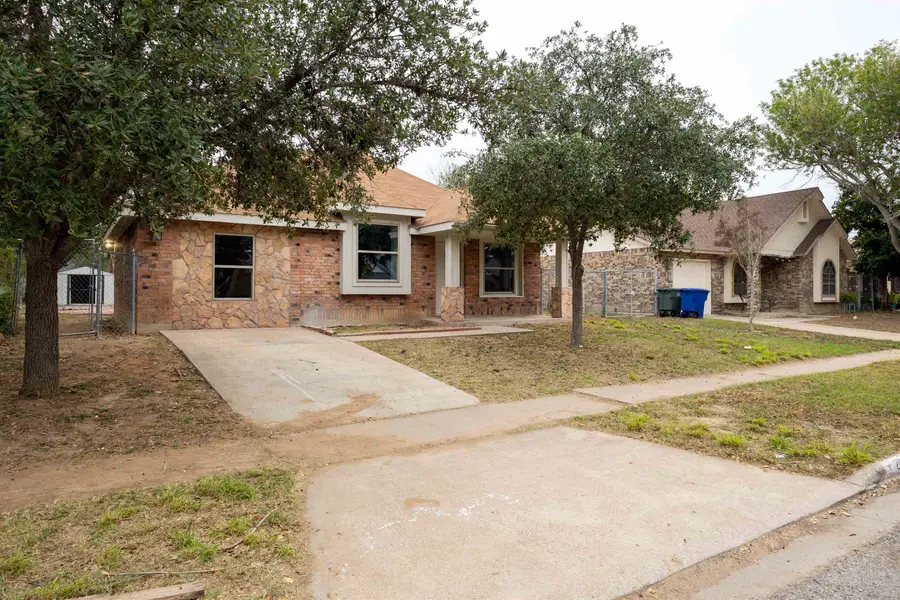 211 River Bank Dr, Laredo, TX 78045 - Image #2
