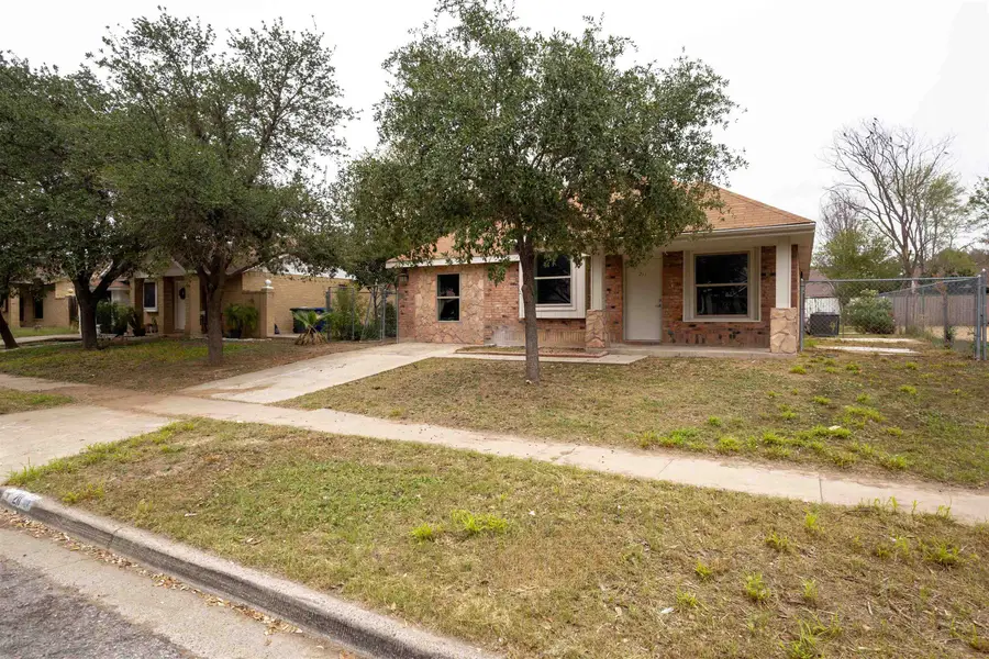 211 River Bank Dr, Laredo, TX 78045 - Image #3