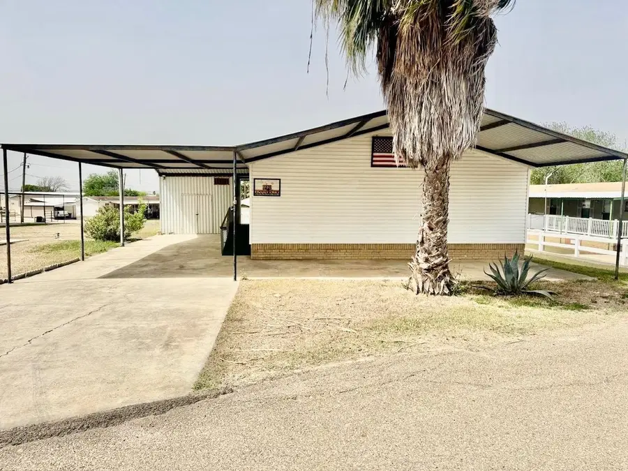 106 Autumn Ln., Zapata, TX 78076 - Image #2