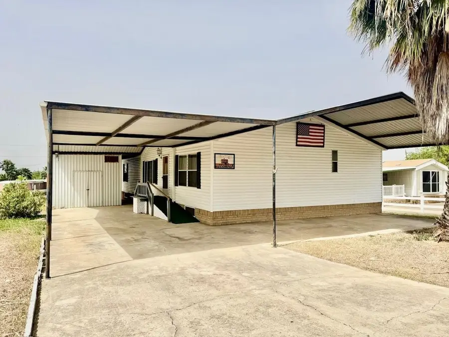 106 Autumn Ln., Zapata, TX 78076 - Image #3