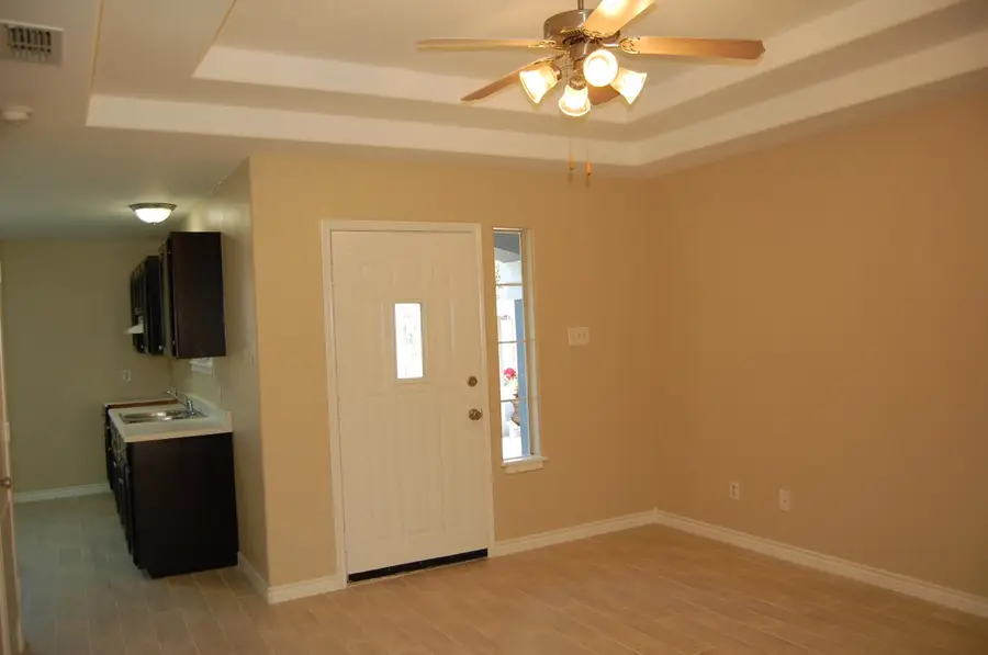 1007 Warren Ave, Laredo, TX 78046 - Image #2