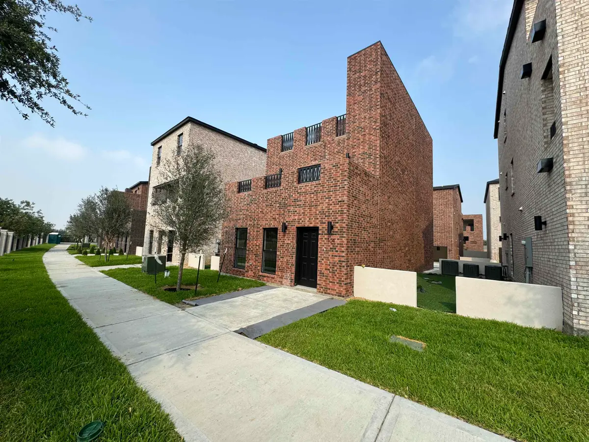 210 Veracruz Dr., Laredo, TX 78045 - Image #1