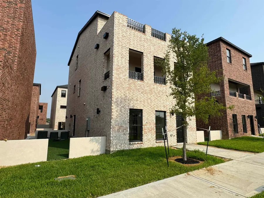 210 Veracruz Dr., Laredo, TX 78045 - Image #2